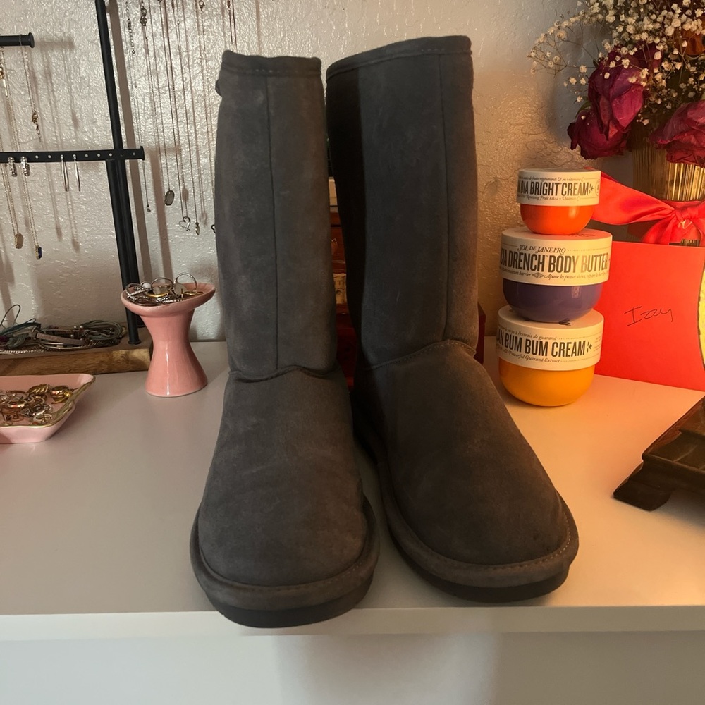 Gray bearpaw boots with bows on the back. Size 10.